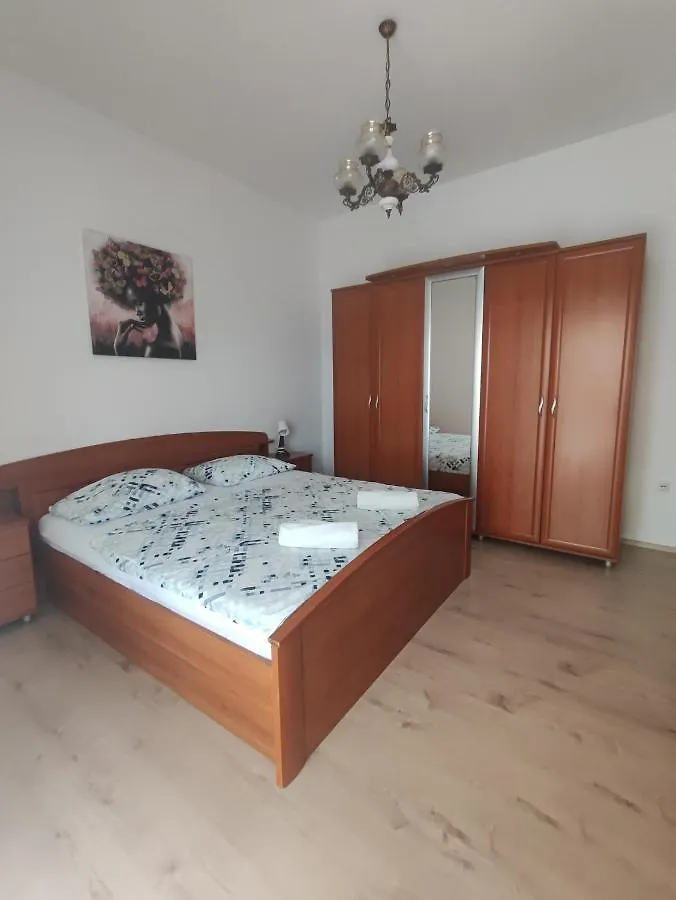 Apartmani M& I Traù 0*,